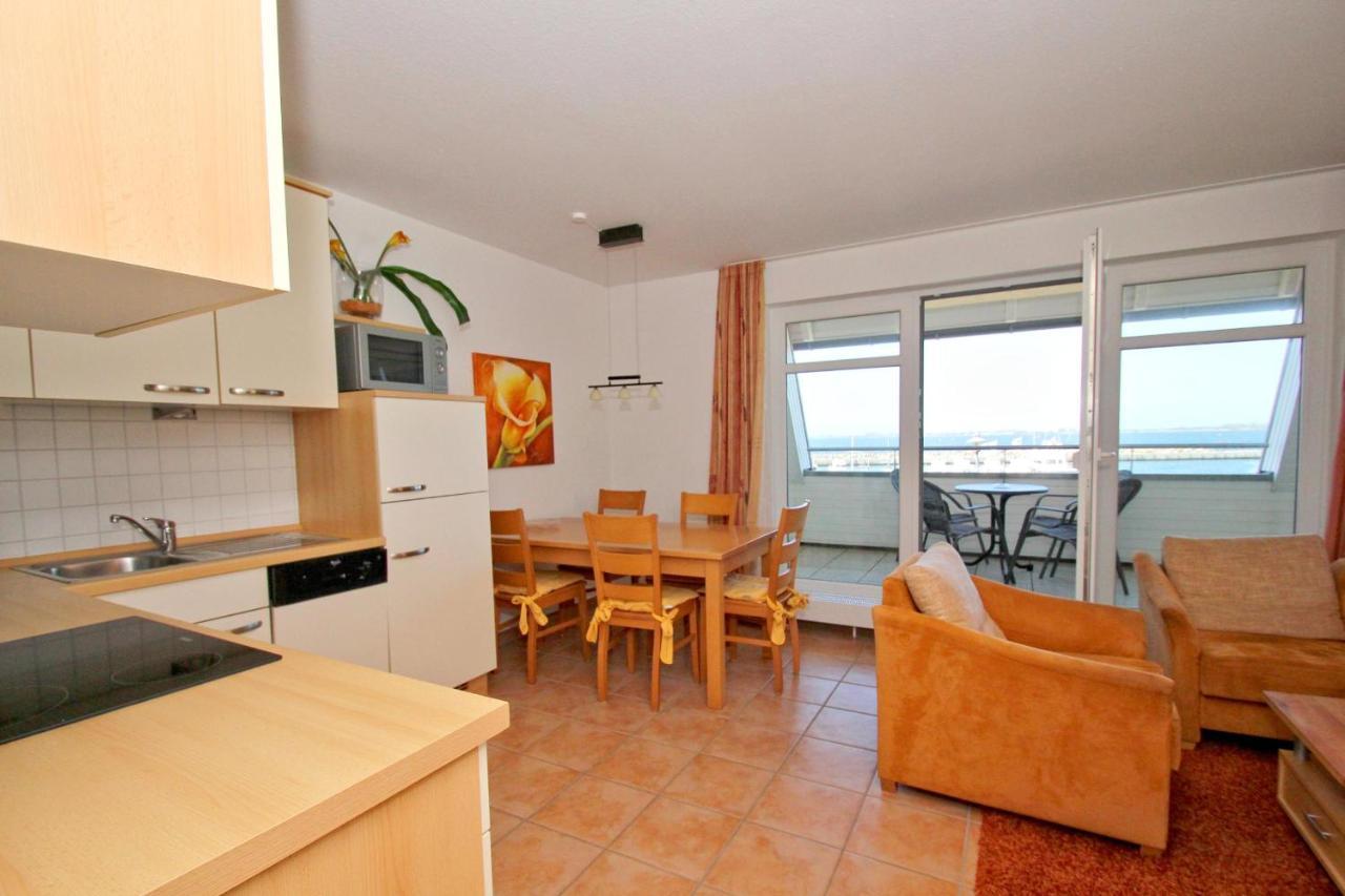 Hafennahe Ferienwohnung Mit Balkon Und Meerblick - Hafenhaeuser Wiek Fewo Wohnung 03 Wiek auf Rügen Exterior foto