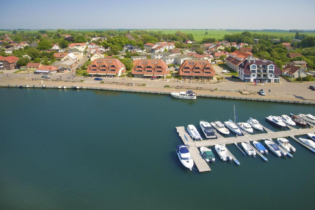 Hafennahe Ferienwohnung Mit Balkon Und Meerblick - Hafenhaeuser Wiek Fewo Wohnung 03 Wiek auf Rügen Exterior foto