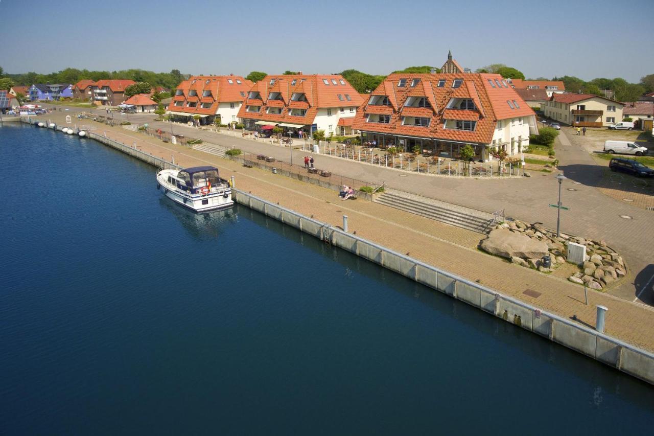 Hafennahe Ferienwohnung Mit Balkon Und Meerblick - Hafenhaeuser Wiek Fewo Wohnung 03 Wiek auf Rügen Exterior foto